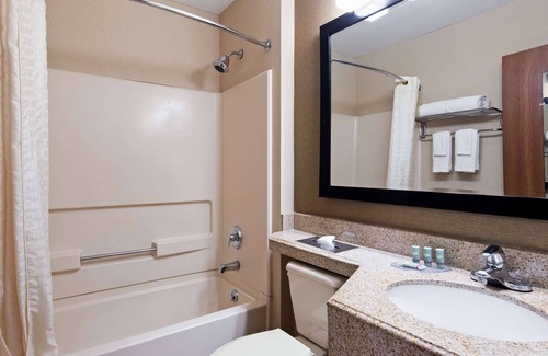 Batavia Hotel | Best Western Crown Inn & Suites