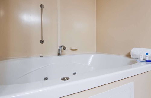 Effingham Hotel | Best Western Delta Inn