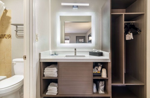 Jeffersonville - Clarksville Hotel | Best Western Green Tree Inn