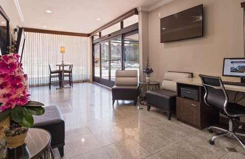 Hollywood Hotel | Best Western Hollywood Plaza Inn Hotel - Hollywood Walk of Fame LA