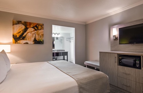 North Mountain Hotel | Best Western InnSuites Phoenix Hotel & Suites