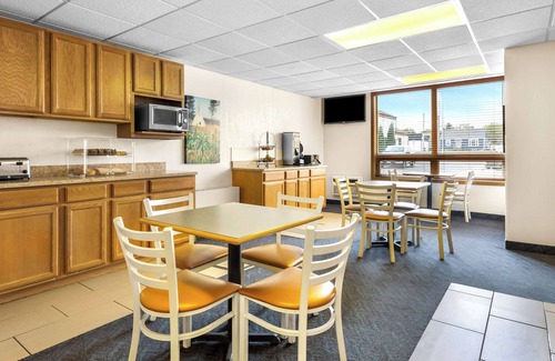 Chamberlain Hotel | Best Western Lee's Motor Inn