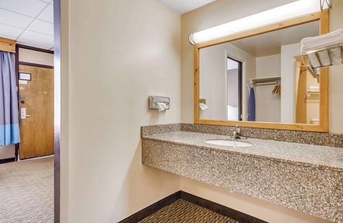 Chamberlain Hotel | Best Western Lee's Motor Inn
