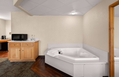 Siren Hotel | Best Western Northwoods Lodge