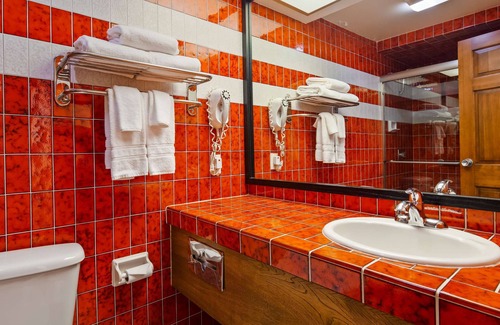 Chino Hotel | Best Western Pine Tree Motel