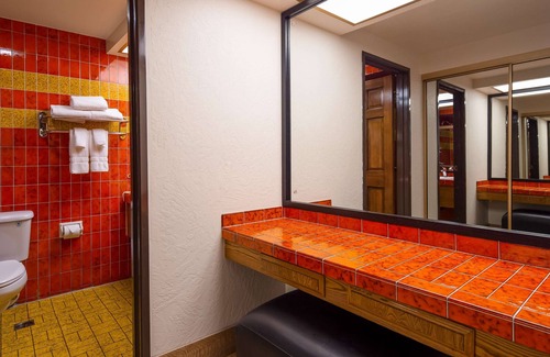 Chino Hotel | Best Western Pine Tree Motel