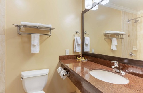 Newhall Hotel | Best Western Plus Airport Plaza