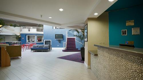 Westside Santa Cruz Hotel | Best Western Plus All Suites Inn