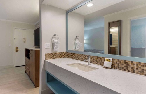 Westside Santa Cruz Hotel | Best Western Plus All Suites Inn