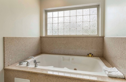Westside Santa Cruz Hotel | Best Western Plus All Suites Inn