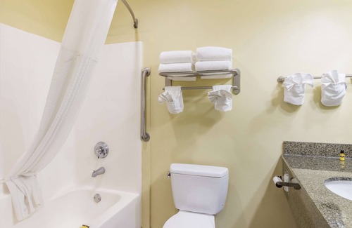 Brunswick Hotel | Best Western Plus Brunswick Inn & Suites