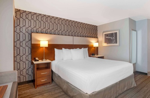 Commerce Hotel | Best Western Plus Commerce Hotel