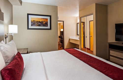 Northeast Heights Hotel | Best Western Plus Executive Suites