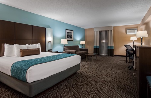 Ellendale Hotel | Best Western Plus Galleria Inn & Suites