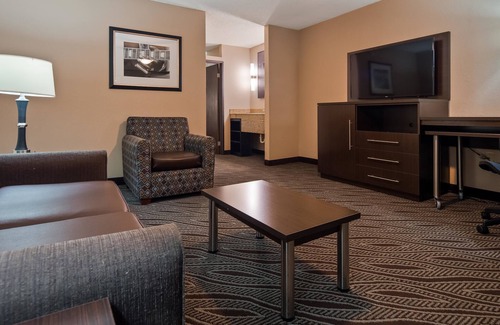 Ellendale Hotel | Best Western Plus Galleria Inn & Suites