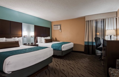 Ellendale Hotel | Best Western Plus Galleria Inn & Suites