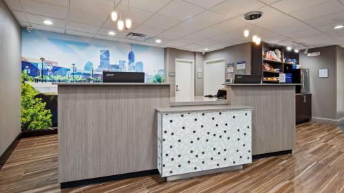 Pike Hotel | Best Western Plus Indianapolis NW Hotel