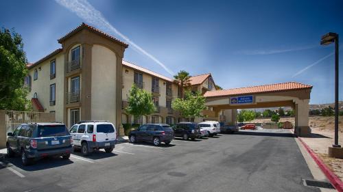 Palmdale Hotel | Best Western Plus John Jay Inn & Suites