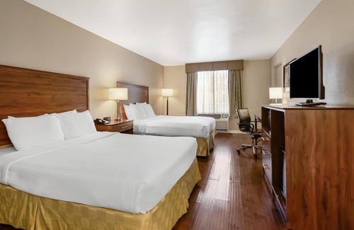 Palmdale Hotel | Best Western Plus John Jay Inn & Suites