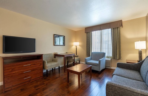 Palmdale Hotel | Best Western Plus John Jay Inn & Suites