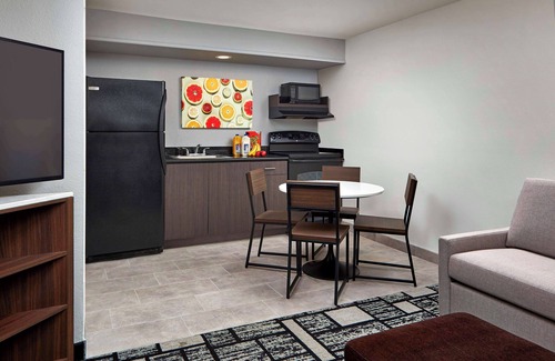 Orange Hotel | Best Western Plus Meridian Inn & Suites, Anaheim-Orange