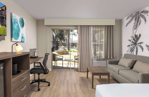 North State Hotel | Best Western Plus Pepper Tree Inn