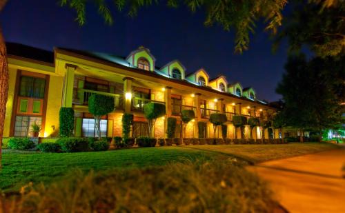Anaheim Resort Hotel | Best Western Plus Raffles Inn & Suites