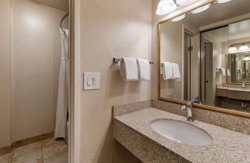 San Luis Obispo Hotel | Best Western Plus Royal Oak Hotel