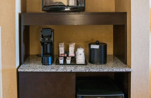 Southeast Edmonton Hotel | Best Western Plus South Edmonton Inn & Suites
