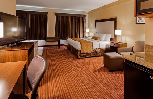 Knoxville Hotel | Best Western Plus Strawberry Inn & Suites