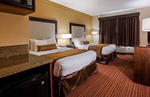 Knoxville Hotel | Best Western Plus Strawberry Inn & Suites