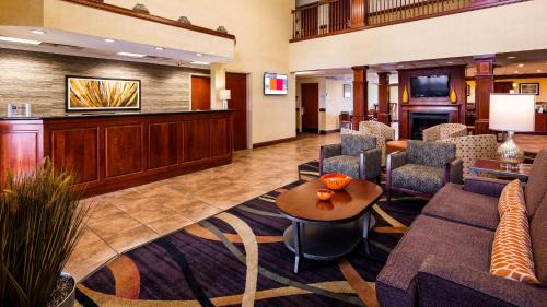 Knoxville Hotel | Best Western Plus Strawberry Inn & Suites