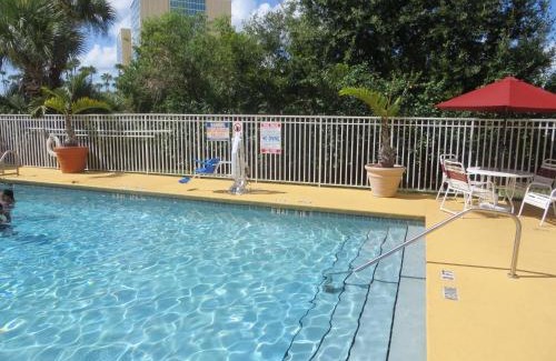 Florida Center Hotel | Best Western Plus Universal Inn - Free Shuttle to Universal Studios!