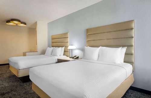 Florida Center Hotel | Best Western Plus Universal Inn