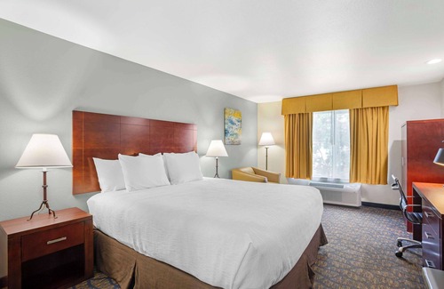 Patterson Hotel | Best Western Plus Villa Del Lago Inn Patterson