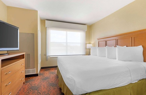 Bellmead Hotel | Best Western Plus Waco North