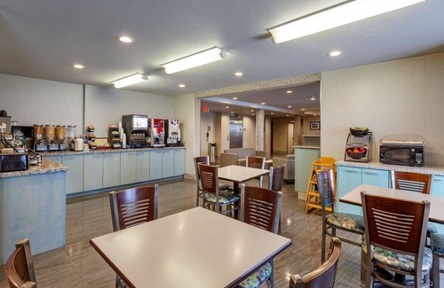 Woodstock Hotel | Best Western Plus Woodstock Inn & Suites