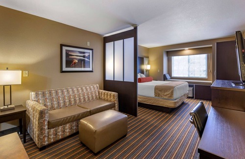 Woodstock Hotel | Best Western Plus Woodstock Inn & Suites