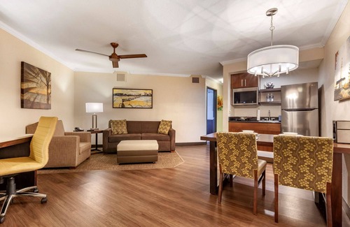 Neenah Resort | Best Western Premier Bridgewood Resort Hotel