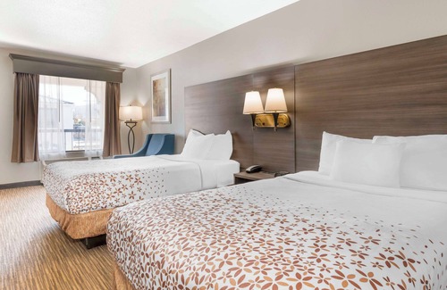 Lookout Valley Neighborhood Association Hotel | Best Western Royal Inn