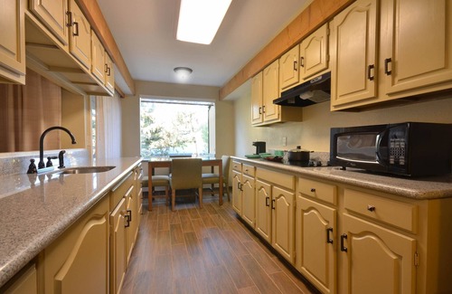 Pacific Grove Hotel | Best Western The Inn & Suites Pacific Grove