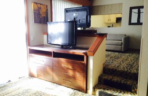 Pacific Grove Hotel | Best Western The Inn & Suites Pacific Grove