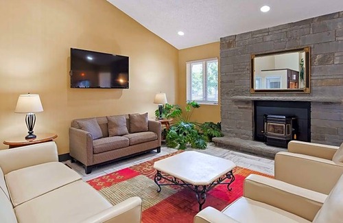 Ithaca Hotel | Best Western University Inn