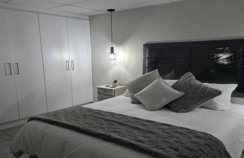 Port Elizabeth Villa | BestInn