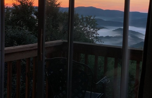 Seven Devils Cabin | BestView*PoolTable*2King*Pickleball*HotTub*FireTable*Arcade*Fireplace*Location