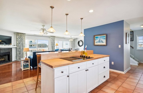 Cedar Neck House | Bethany Marina Townhome: Sunset Views, Near Dining & Shopping, Pool Access!