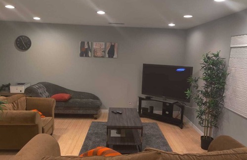 Sherman Oaks Bed & Breakfast | Bethel at Sherman Oaks