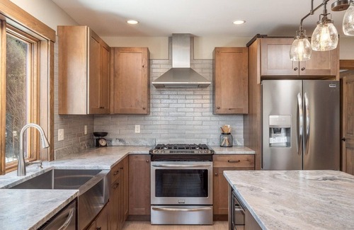 Bethel House | Bethel Escape:Sleeps 10,Hot Tub,GameRoom,Fire Pit