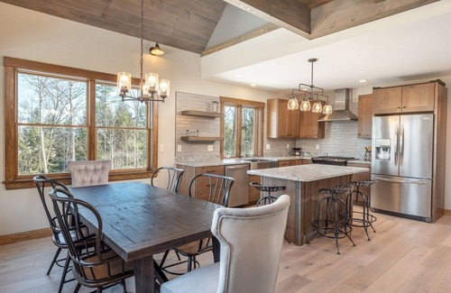 Bethel House | Bethel Escape:Sleeps 10,Hot Tub,GameRoom,Fire Pit