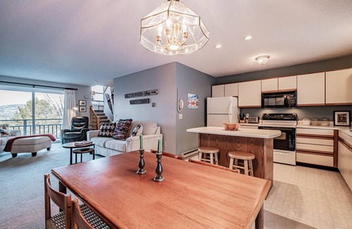 Bethel Condo | Bethel Hilltop Hideaway-Eden Ridge Condo close to downtown